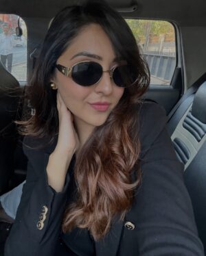 Farheen Panjwani Instagram - Basic dress with a classic blazer- Simple & Sharp 🖤 What do you think about this look?
#QuickOutfitsWithFarheen #Ootd #Outfitinspo #Personalstyle