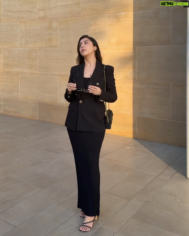 Farheen Panjwani - 4.3K Likes - Basic dress with a classic blazer- Simple & Sharp 🖤 What do you think about this look?

#QuickOutfitsWithFarheen #Ootd #Outfitinspo #Personalstyle