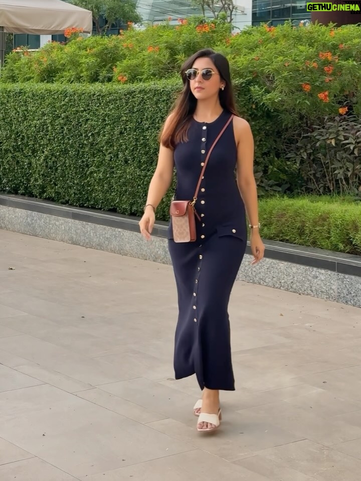 Farheen Panjwani - 3.8K Likes - It’s that dress🫰🏻The one I can wear everywhere, and still look like I run the estate 🏡 

Comment ‘Love’ to get my outfit link directly in your DMs❤️📥🔗

Dress @a.la.modebyakanksha 
Bag @coach

#Ootd #QuickOutfitsWithFarheen