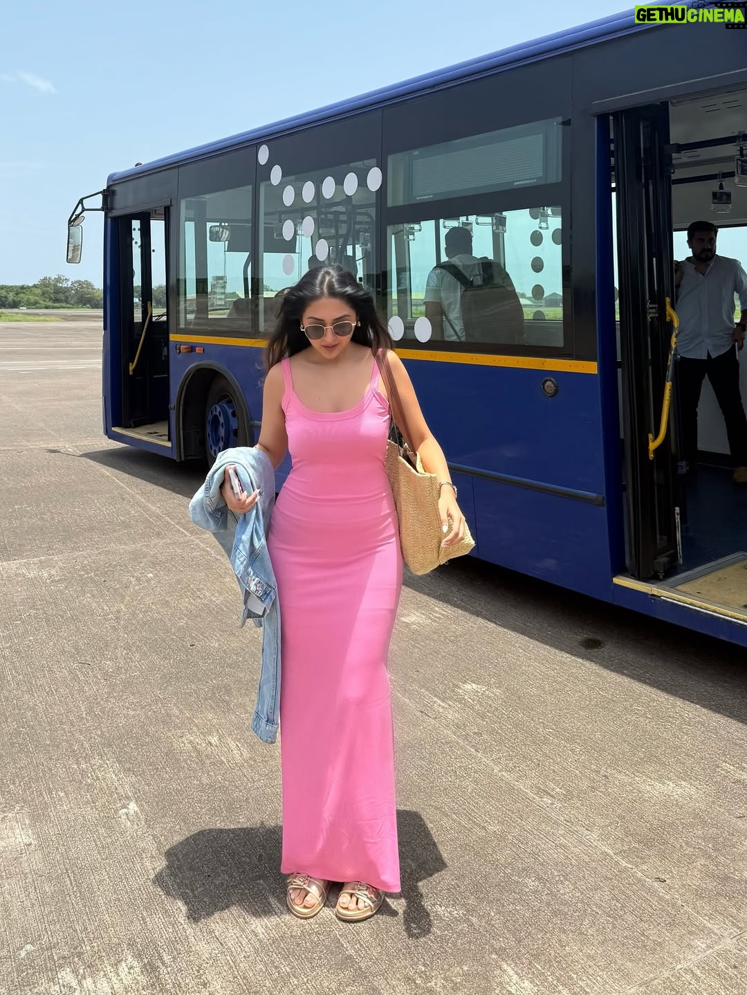 Farheen Panjwani - 5.7K Likes - Just where I needed to be✈️🩷

Outfit from @savana 
Feel free to comment/ask for direct link 📥🔗 #QuickOutfitsWithFarheen

#ootd #airportoutfit #outfits #outfitinspo #casualoutfit