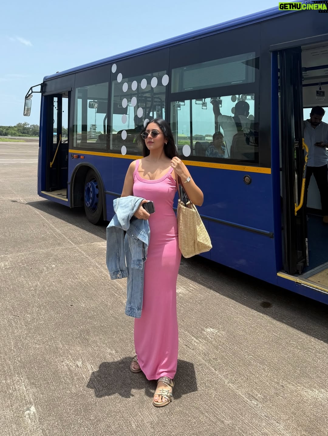 Farheen Panjwani - 5.7K Likes - Just where I needed to be✈️🩷

Outfit from @savana 
Feel free to comment/ask for direct link 📥🔗 #QuickOutfitsWithFarheen

#ootd #airportoutfit #outfits #outfitinspo #casualoutfit