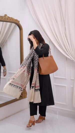 Farheen Panjwani Instagram - What do you think about this look? 🎞️

Comment ‘Love’ to get my outfit link directly in your DMs 📥🔗 #QuickOutfitsWithFarheen

#ootd #indian #fashionreels #outfits #outfitinspo #grwm #desi #personalstyle #ethnic #myntra #myntrafinds