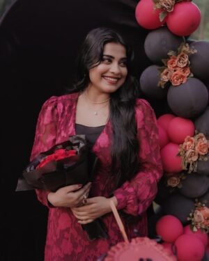 Farsana Rahman Instagram - HAPPY BIRTHDAY TO ME 🤍
Decor @white_bloom__
Camera @azlu_rash
@rash_still_media
#birthday #sanarahman #fyp #happy #trend #instagram