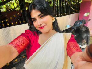 Farsana Rahman Instagram - Onam2k24🌼
#onam #sanarahman #fyp #parumala #pathanamthitta #malappuram #onamvideos #onamvibes #temple #divinevibes