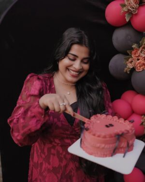 Farsana Rahman Instagram - HAPPY BIRTHDAY TO ME 🤍
Decor @white_bloom__
Camera @azlu_rash
@rash_still_media
#birthday #sanarahman #fyp #happy #trend #instagram