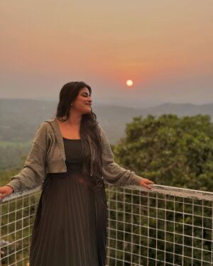 Farsana Rahman Instagram - Sunset 🌅
#sunset #amaizingview #view #happiness #fyp #sanarahman #kerala #kodikuthimala #perinthalmanna