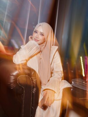 Fatin Afeefa Instagram - Perahu Kertas by Hatta Dolmat.
Denim beige on skin,
OM Fragrances in the air.
Opai x Hatta — a moment, softly stitched.

#KLFW2025 #HattaDolmat #OMFragrance

@hattadolmat_ @opainetwork @makeupbynadianordin