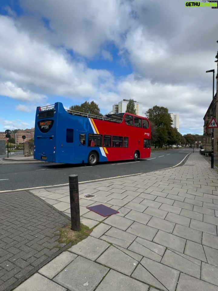 Feni Rose - 3.7K Likes - Separuh hayalan tercapai, nemenin anak sekolah, ibuk ngupi2 sambil ngerajut or baca or blanja.. yg penting deket deketan.. walau dia gak pengen ketempelan ibuk melulu 😄.. Yang penting komunikasi lancar. Seperti setiap ke luar negri, ad @javamifi  yang nemenin.  Ritual wajib yg selalu dibawa kl ke luar negri, trully unlimited kuotanya, batre nya lama, praktis. 
Jauh deket.. ibuk tetep bis halo2