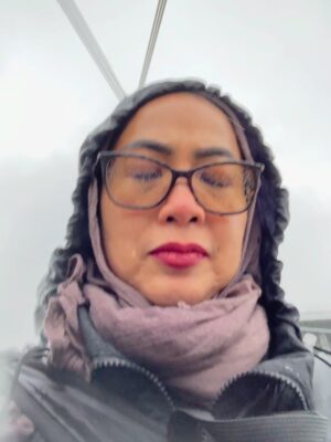 Feni Rose Instagram - Ngerasain sekelumit jarak tempuh @audikiranaa sehari2, dr kosan, ke kampus, ke mall, ke ujanan.
Mau tidur, cuci sepre dulu 50 ribu aja 😅… jangan lupa tolak angin… orang pintar……
2 hari kemudian ibuk tepar sentrap sentrup dg sekelumit demam.