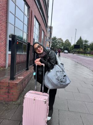 Feni Rose Instagram - Ngerasain sekelumit jarak tempuh @audikiranaa sehari2, dr kosan, ke kampus, ke mall, ke ujanan. 
Mau tidur, cuci sepre dulu 50 ribu aja 😅… jangan lupa tolak angin… orang pintar……

2 hari kemudian ibuk tepar sentrap sentrup dg sekelumit demam.