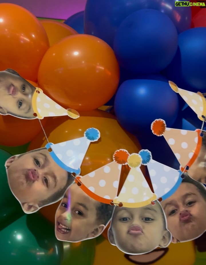 Fernanda Medrado - 3 Likes - E se eu tivesse mil vidas todas eu te daria. 
 @joshmedrado 
 Local @jucabowling 
Doces Personalizados  @chocolatesmichelly 
Doces finos @eclairmoi 
Pirulitos @lolalunagourmet 
Bolo @vi_confeitaria_ 
Papelaria @wefestasc 
Balões @puccabaloes