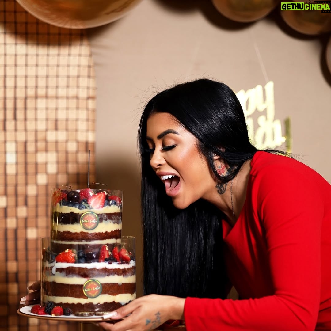 Fernanda Medrado - 3 Likes - @jucabowling  obrigada por me ajudar nessa missão quase impossivel kkkk festa surpresa concluída 🫣 .
Fotos @lanie_artfilm
 @happyday_festas_decoracoes  número 1 Brasil em decorações.