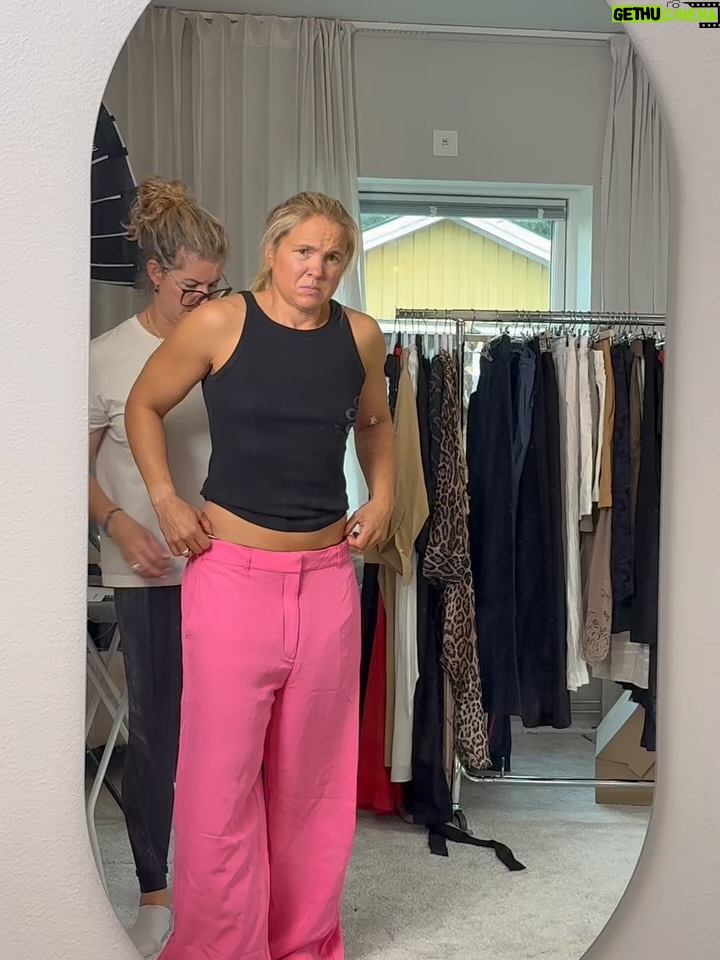 Filippa Rådin - 6.3K Likes - Lyx i vardagen. Små justeringar kan ge samma känsla som att bära ett designerplagg, även i en enkel outfit.

Vad betyder perfekt passform för dig är det känslan av stil, komfort eller kanske en kombination av båda? 
❤️F