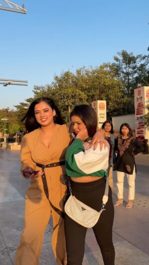 Fiza Khan Instagram - Take your Bestie ❤️😂