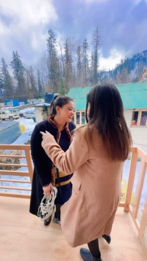 Fiza Khan Instagram - Suno Meri Shabana❤️❄️………….