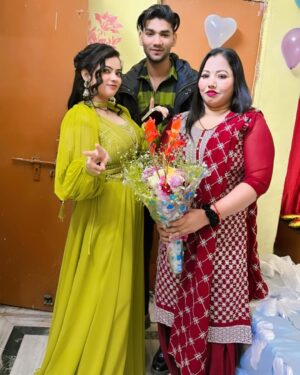 Fiza Khan Instagram - Family pack❤️