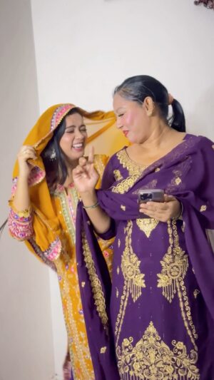 Fiza Khan Instagram - Inn 🤲 Laga De Mehndi🥀…………….