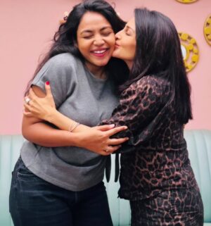 Flora Saini Instagram - Jab we met again and this time for her own show COMING SOON! .. the super kind @priyaa_epooru wishing you all the love and success alwaysss 🤗😘💝
And she even got me my fav choklate 🍫
#BiggBossTelugu9 #BackWithABang #TeluguAudience #GameOn
#biggboss #biggbosstelugu #biggbossseason9 #florasaini #flora #love #telugu #luxpapa