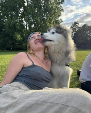 Florence Pugh Instagram - London summer hits the spot 🧡