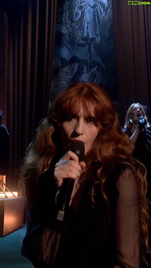 Florence Welch - 164.1K Likes - I’ll make you sing for me
I’ll make you scream…

Thank you @thegrahamnortonshowofficial 
Full performance on YouTube 🦇

Creative direction @mollyjane_x
Choir @deepthroatchoir
Backdrop paintings @thomasina_smith_film_interiors