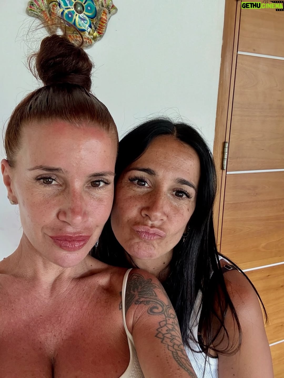 Florencia Peña - 57.5K Likes - 🩷 _____ mis días norteños 😜
Patria y #familia.
Salta 🇦🇷
