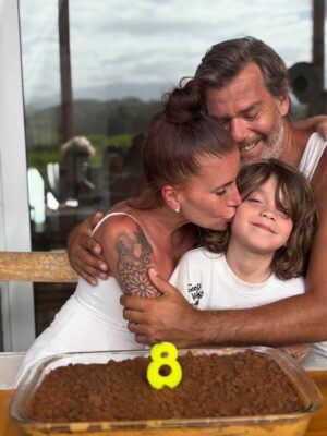 Florencia Peña Instagram - Hablame de felicidad !!! Feliz cumple hijo mío ! Está familia te ama fuerte !!! Acá bancamos mucho tu hermosa locura. Brindo por este amor que nos une y nos llena de alegría. Vamos por más !!!