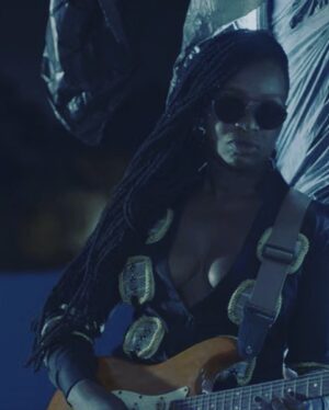 Folake Olowofoyeku Instagram - Oct. 20th 2022(20)…🕊️
Just released my first music video! Shot entirely in Lagos, Nigeria… 🇳🇬 Click the link in my bio to watch “Ehen Ehen Okay Okay” on VEVO & YouTube! ✊🏾
#NaijaOnMyMind 🖤 #EndSARS #SoroSoke
#EhenEhenOkayOkay #RockerFo