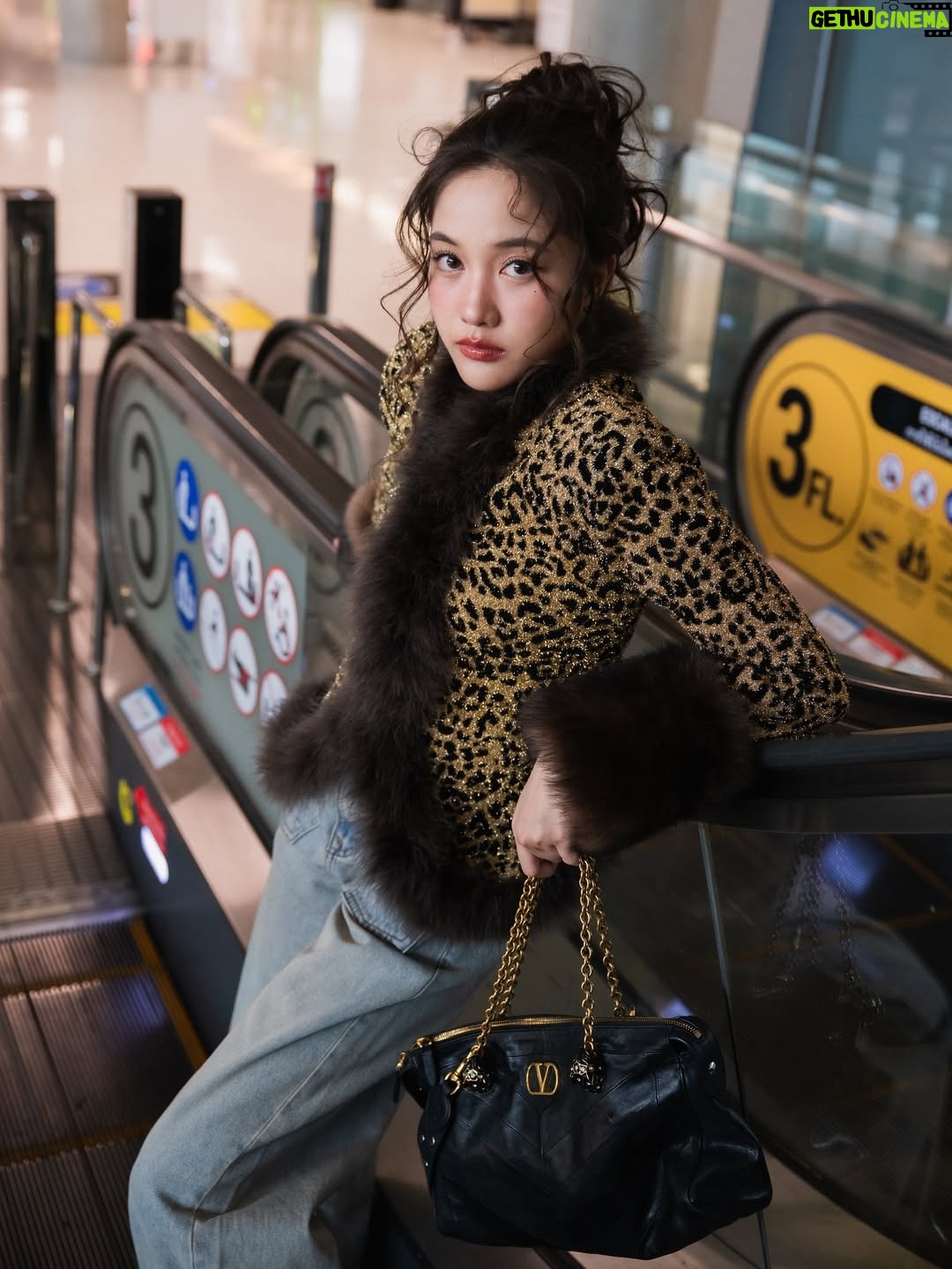 Freen Sarocha - 1.2 Million Likes - Excited for Paris but most of all, for @maisonvalentino  Spring/Summer 2026 Show✨
#ValentinoFireflies 
#VALENTINOGARAVANI