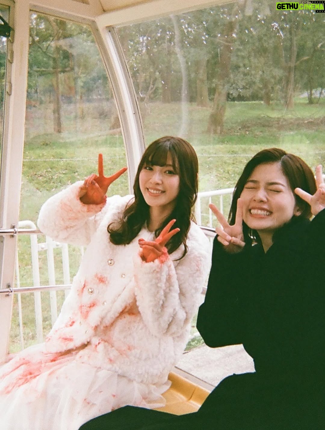 Fuka Koshiba - 278.8K Likes - お知らせです📢
明日、7月25日（金）に日付が変わったら
Amazonプライムオリジナルドラマ
「私の夫と結婚して」9、最終話の配信スタートです✨
ぜひご覧ください☺︎

#私の夫と結婚して

今回のオフショット
・なんか楽しそうな部長と美紗
・歌手デビューしそうな美紗
・笑いすぎで首が心配な美紗
・雪山にはしゃぐ麗奈と美紗
・どういう状況？！でも楽しそうでよかった麗奈と美紗