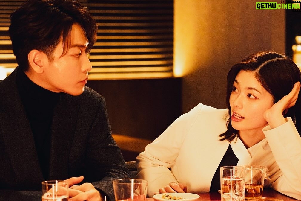 Fuka Koshiba - 106.6K Likes - お知らせです📢
明日、7月18日（金）に日付が変わったら
Amazonプライムオリジナルドラマ
「私の夫と結婚して」7、8話の配信スタートです✨
ぜひご覧ください☺︎

#私の夫と結婚して

今回のオフショット
・双子コーデな麗奈と美紗
・背丈まで一緒な麗奈と美紗
・なんかしゃくれてる？美紗
・やっぱりしゃくれてた美紗
・部長に英語の発音教えてもらってる美紗