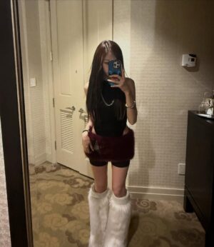GISELLE Instagram - 🤎
