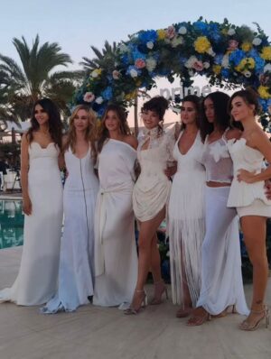 Gabriela Andrada Instagram - Lo de Ibiza en los últimos dos días ha sido un sueño. Mi más grande agradecimiento a @primevideoes por haber contado conmigo para esta aventura. Culpa Nuestra es el final de un viaje que he disfrutado como una enana y que estoy segura que enamorará (todavía más) a todas los fans. Gracias a @domingodireccion , a @mercedesronn ,@enekobotanacasting , al cast maravilloso y al equipo de @pokeepsie_films y de Prime que lo ha hecho posible. 
Gracias @tousjewelry por el apoyo y a @anniesibiza por uno de los vestidos más bonitos que he llevado. Y gracias también a mis repres @luciadelriomanagement y @viewmanagement por acompañarme en mis locuras. El 16 de octubre ya la película será vuestra!