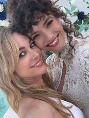 Gabriela Andrada Instagram - Lo de Ibiza en los últimos dos días ha sido un sueño. Mi más grande agradecimiento a @primevideoes por haber contado conmigo para esta aventura. Culpa Nuestra es el final de un viaje que he disfrutado como una enana y que estoy segura que enamorará (todavía más) a todas los fans. Gracias a @domingodireccion , a @mercedesronn ,@enekobotanacasting , al cast maravilloso y al equipo de @pokeepsie_films y de Prime que lo ha hecho posible. 
Gracias @tousjewelry por el apoyo y a @anniesibiza por uno de los vestidos más bonitos que he llevado. Y gracias también a mis repres @luciadelriomanagement y @viewmanagement por acompañarme en mis locuras. El 16 de octubre ya la película será vuestra!