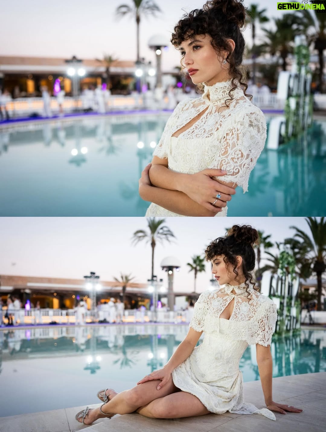 Gabriela Andrada - 61.4K Likes - Lo de Ibiza en los últimos dos días ha sido un sueño. Mi más grande agradecimiento a @primevideoes por haber contado conmigo para esta aventura. Culpa Nuestra es el final de un viaje que he disfrutado como una enana y que estoy segura que enamorará (todavía más) a todas los fans. Gracias a @domingodireccion , a @mercedesronn ,@enekobotanacasting , al cast maravilloso y al equipo de @pokeepsie_films y de Prime que lo ha hecho posible. 
Gracias @tousjewelry por el apoyo y a @anniesibiza por uno de los vestidos más bonitos que he llevado. Y gracias también a mis repres @luciadelriomanagement y @viewmanagement por acompañarme en mis locuras. El 16 de octubre ya la película será vuestra!