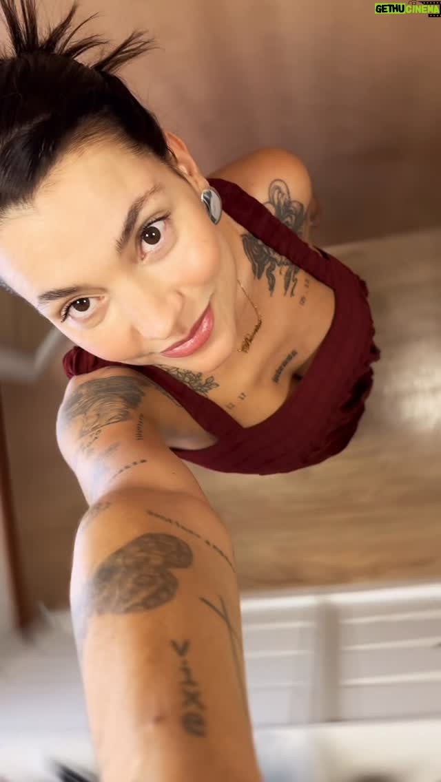 Gabrielle Prado - 202.9K Likes - quem aí também se arruma pra cuidar da cria? 😍🦕🩵

ps: o vestido amarrotado é o charme! hahahah 

#cabinedaprado