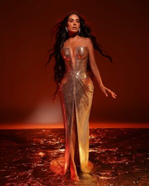 Galilea Montijo Instagram - Se terminó!!! Gracias equipooooo🫶🏻🫶🏻 los amo!! Gracias público por estar cada gala!!! #lacasadelosfamososmx 

Fashion styling & Creative direction @marmolviejo
Dress @iann_dey
Accessories: @swarovski
Makeup @waithsman
Hair @jorgebeltranhair
Photos @fernando.dumas
Video @arturogomezdirector
Dirección de arte Milo Villegas  @maq.501
Mi moqui @ipmoreno por apoyarme siempre física y mentalmente ❤️ te amo!!!