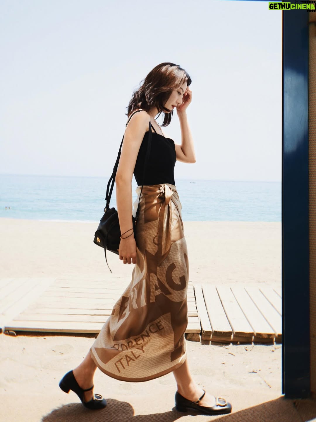 Gao Yuanyuan - 12K Likes - 🚶🏻‍♀️#GOOTD #Barcelona