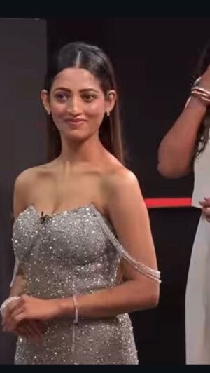 Gargee Nandy Instagram - Aarahi hu aap sabhse milne ek aur baar ek naye reality show”The Society “ke zariye on @jiohotstar | Starts on 21st July |Aap sabka pyaar aur support mere like trophy se bhi badh Kar hai! Ek chote sheher se aapsabke dill tak ka safar behtareen raha! Aur rahi baat waqaalat chorne ki woh isiliye chori kyuki suit waqaalat nhi bagawat karta hai apne ko!
This beautiful outfit is from @harpreetnarangofficial 🤌🏻✨🪩
@jiohotstar 
#TheSociety #TheSocietyOnJioHotstar #JioHotstarSparks