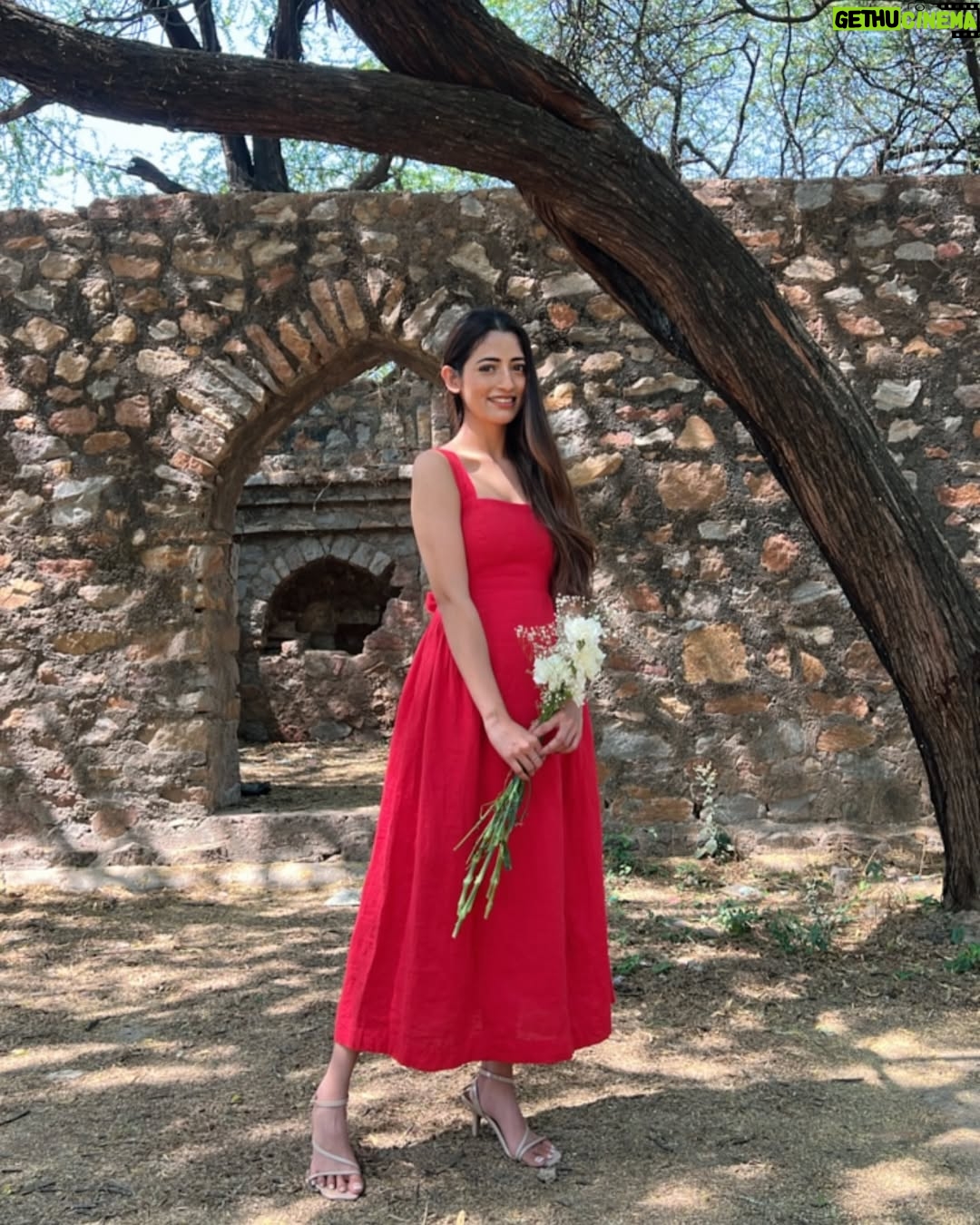 Gargee Nandy - 1.4K Likes - 🪷🎥🌻 BTS because mere paas time hi nhi hai Instagram reel banana ka 😭.