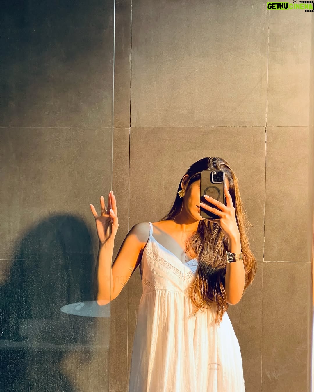 Gargee Nandy - 1.4K Likes - 🤍🦢