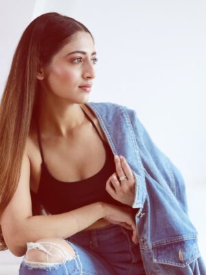 Gargee Nandy Instagram - “Not here to fit in, here to stand out.”
.
.
.

📸 @arjunsinghphotographer 
Make up @palettebykritikamishra