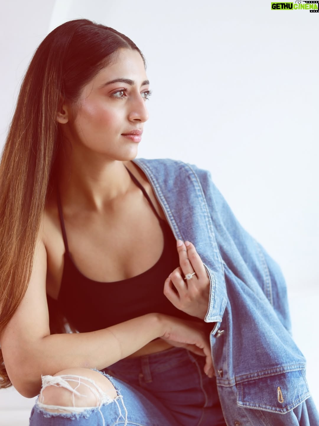 Gargee Nandy - 1.2K Likes - “Not here to fit in, here to stand out.”
.
.
.

📸 @arjunsinghphotographer 
Make up @palettebykritikamishra