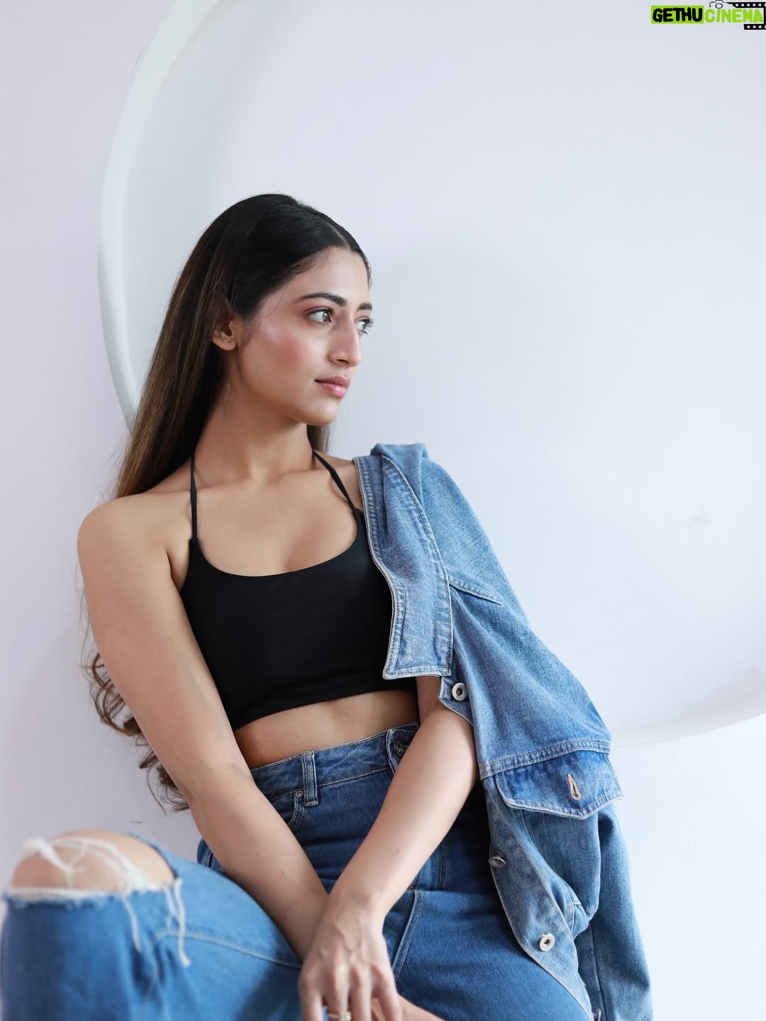 Gargee Nandy - 1.2K Likes - “Not here to fit in, here to stand out.”
.
.
.

📸 @arjunsinghphotographer 
Make up @palettebykritikamishra