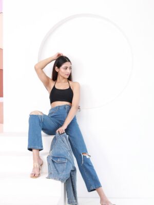 Gargee Nandy Instagram - “Not here to fit in, here to stand out.”
.
.
.
📸 @arjunsinghphotographer
Make up @palettebykritikamishra