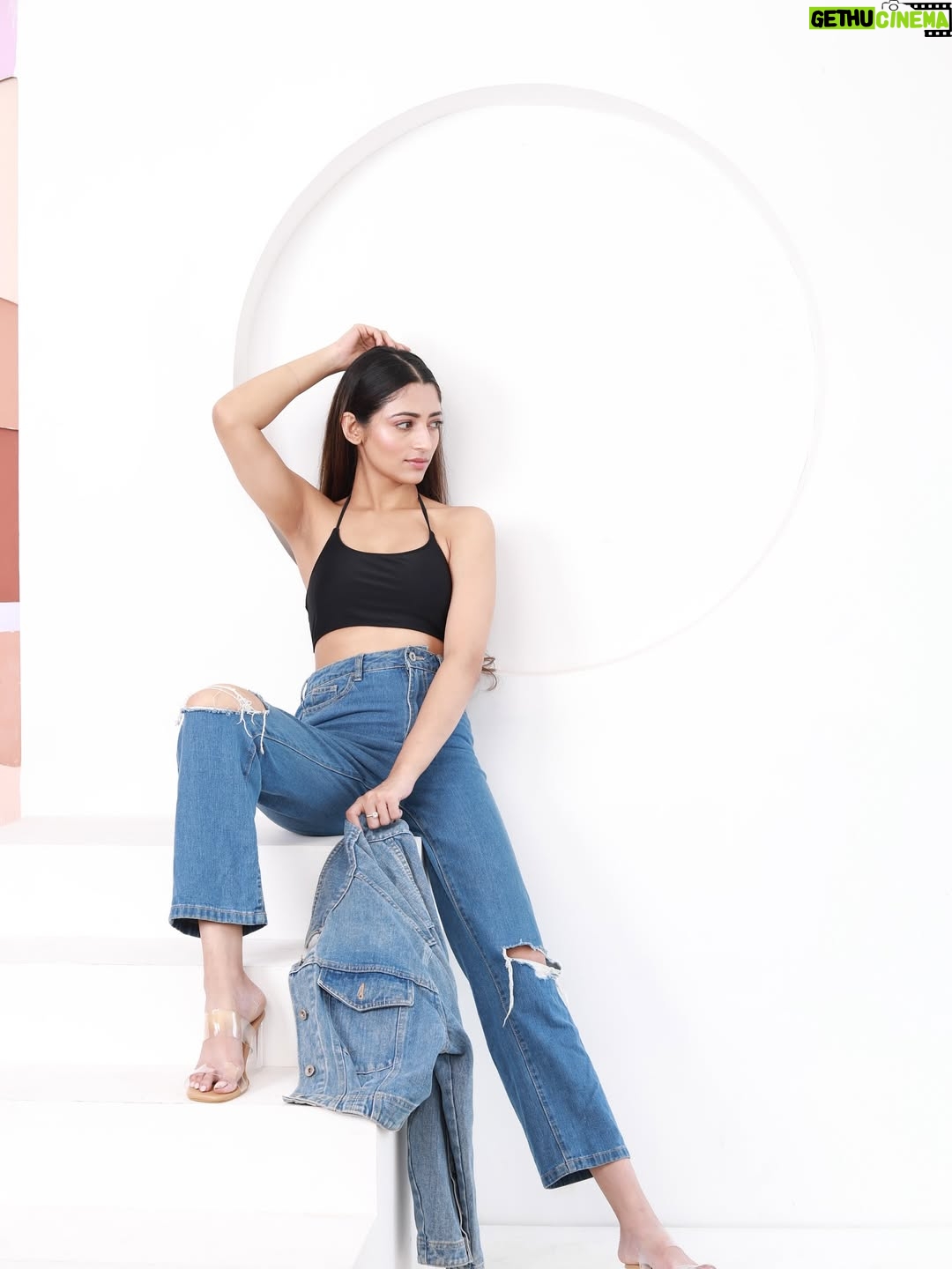 Gargee Nandy - 1.2K Likes - “Not here to fit in, here to stand out.”
.
.
.

📸 @arjunsinghphotographer 
Make up @palettebykritikamishra