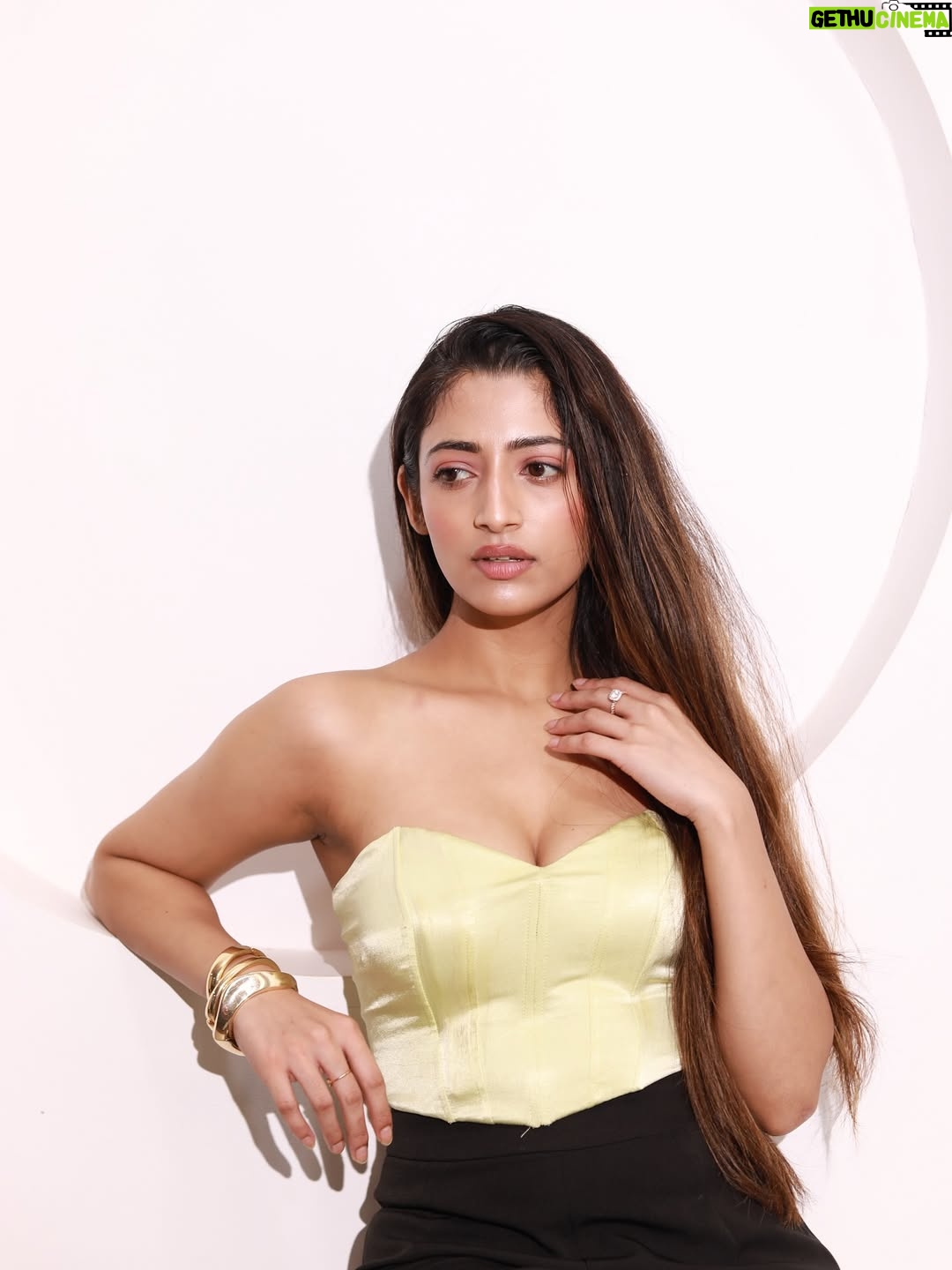 Gargee Nandy - 2.3K Likes - The Awara series!
Thanks to the A team
@arjunsinghphotographer on 📸 
@palettebykritikamishra dolled me up