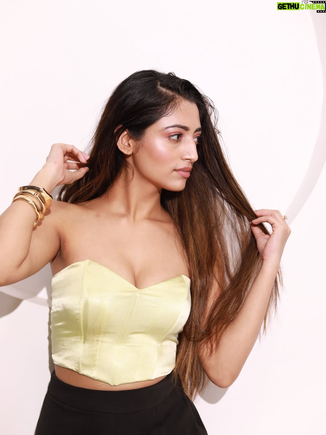 Gargee Nandy - 2.3K Likes - The Awara series!
Thanks to the A team
@arjunsinghphotographer on 📸 
@palettebykritikamishra dolled me up