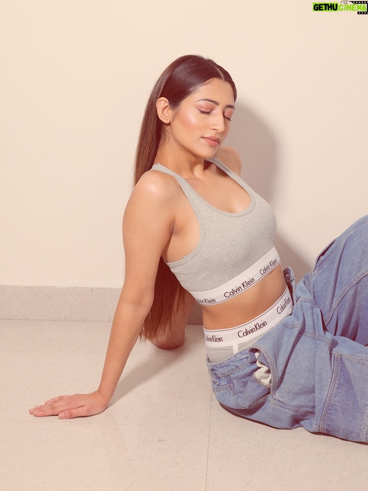 Gargee Nandy - 1.3K Likes - @calvinklein 🤍
Thanks for making this happen
@palettebykritikamishra 
@amit_hasija_photography 
@hairstylist_rohitrajput_1