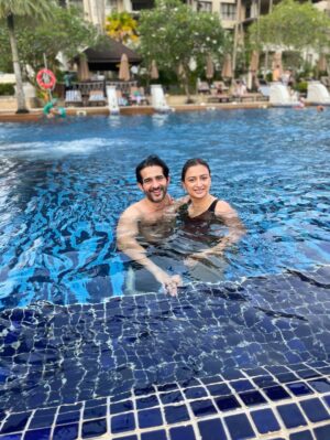 Gauri Pradhan Tejwani Instagram - Chill mode on ❤️❤️❤️
#hitentejwani #gpradhan #sunday #funday #chill #partner