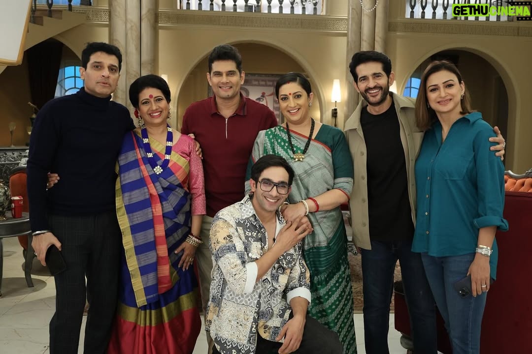 Gauri Pradhan Tejwani - 16.9K Likes - The STAR family!!⭐️🌟⭐️
@starplus #KyonkiSaasBhiKabhiBahuThi
@balajitelefilmslimited